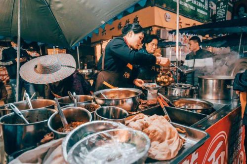 餐飲資訊:“地攤經濟”火了,是喜是悲！